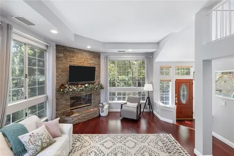 $819,000 | 23163 Mulholland Drive, Unit 6, Woodland Hills, CA 91364