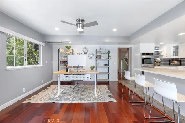 $819,000 | 23163 Mulholland Drive, Unit 6, Woodland Hills, CA 91364