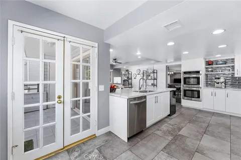 $819,000 | 23163 Mulholland Drive, Unit 6, Woodland Hills, CA 91364