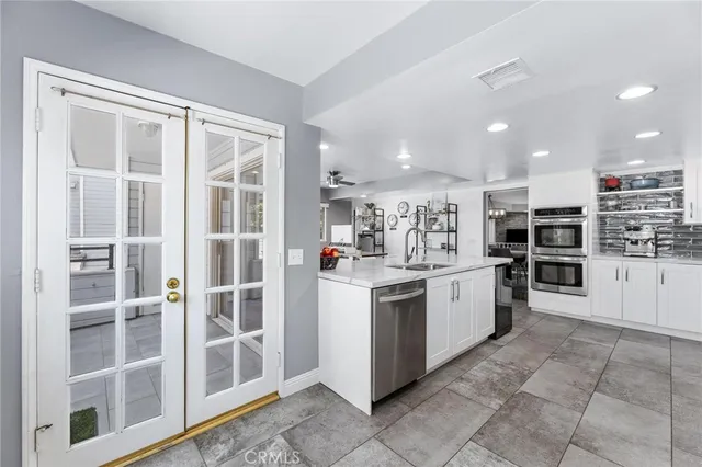 $819,000 | 23163 Mulholland Drive, Unit 6, Woodland Hills, CA 91364