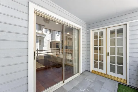 $819,000 | 23163 Mulholland Drive, Unit 6, Woodland Hills, CA 91364