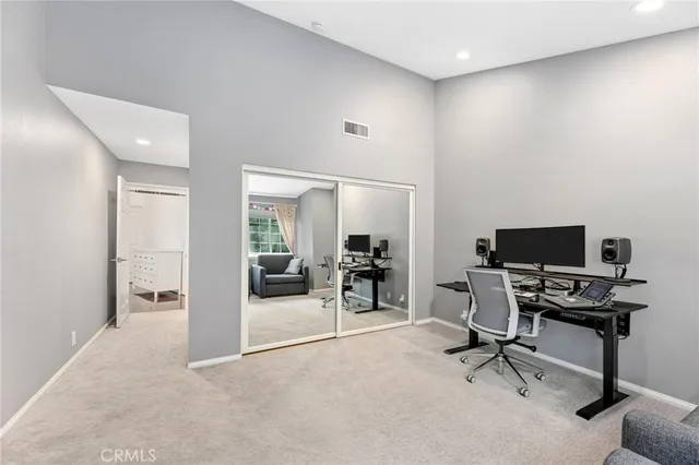 $819,000 | 23163 Mulholland Drive, Unit 6, Woodland Hills, CA 91364