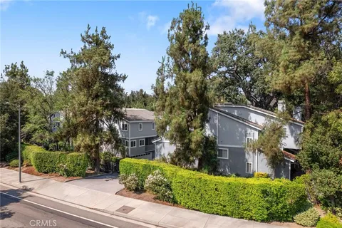 $819,000 | 23163 Mulholland Drive, Unit 6, Woodland Hills, CA 91364