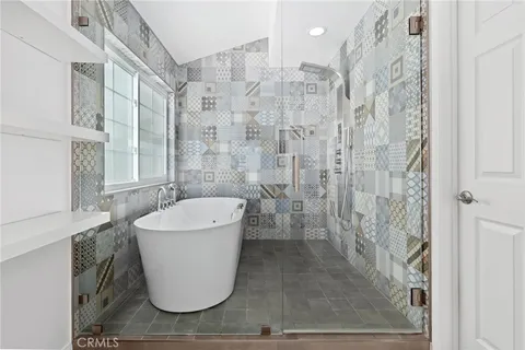 $819,000 | 23163 Mulholland Drive, Unit 6, Woodland Hills, CA 91364