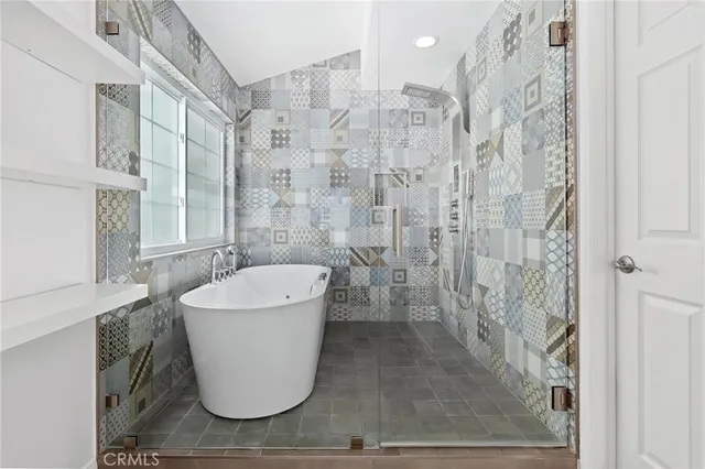 $819,000 | 23163 Mulholland Drive, Unit 6, Woodland Hills, CA 91364