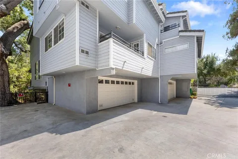 $819,000 | 23163 Mulholland Drive, Unit 6, Woodland Hills, CA 91364