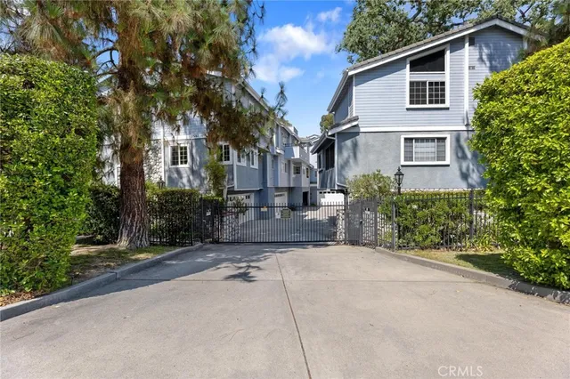 $819,000 | 23163 Mulholland Drive, Unit 6, Woodland Hills, CA 91364
