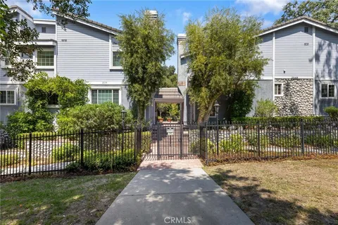 $819,000 | 23163 Mulholland Drive, Unit 6, Woodland Hills, CA 91364