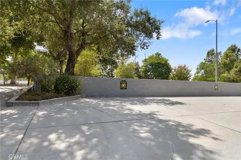 $819,000 | 23163 Mulholland Drive, Unit 6, Woodland Hills, CA 91364