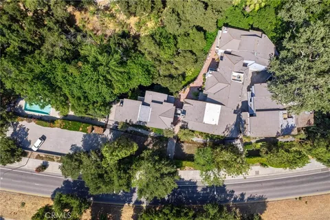 $819,000 | 23163 Mulholland Drive, Unit 6, Woodland Hills, CA 91364