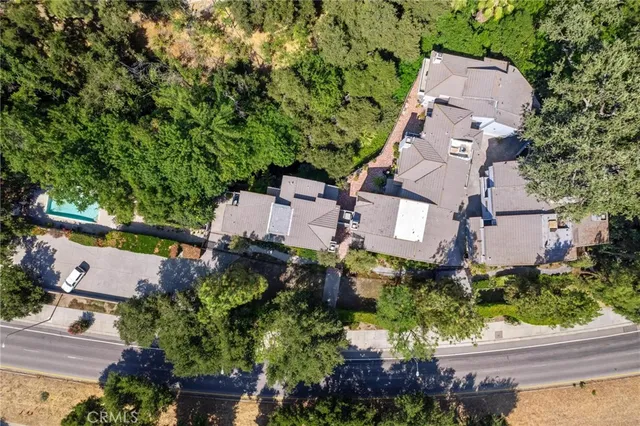 $819,000 | 23163 Mulholland Drive, Unit 6, Woodland Hills, CA 91364