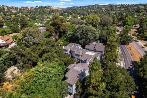 $819,000 | 23163 Mulholland Drive, Unit 6, Woodland Hills, CA 91364