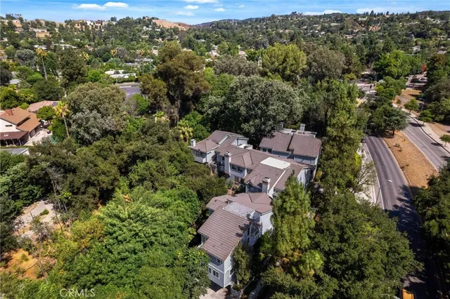 $819,000 | 23163 Mulholland Drive, Unit 6, Woodland Hills, CA 91364