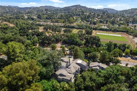 $819,000 | 23163 Mulholland Drive, Unit 6, Woodland Hills, CA 91364