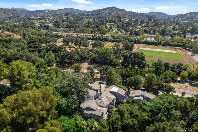 $819,000 | 23163 Mulholland Drive, Unit 6, Woodland Hills, CA 91364