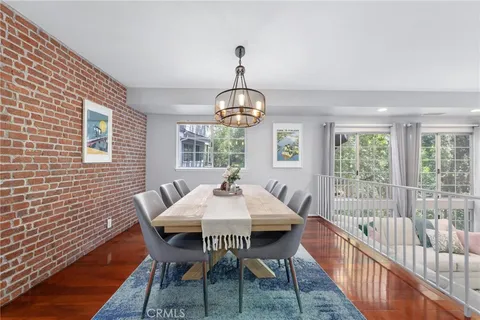 $819,000 | 23163 Mulholland Drive, Unit 6, Woodland Hills, CA 91364