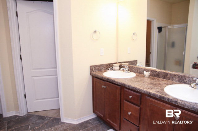 18010 Memphis Way Robertsdale, AL 36567 - Photo 21 of 28 Master Bath
