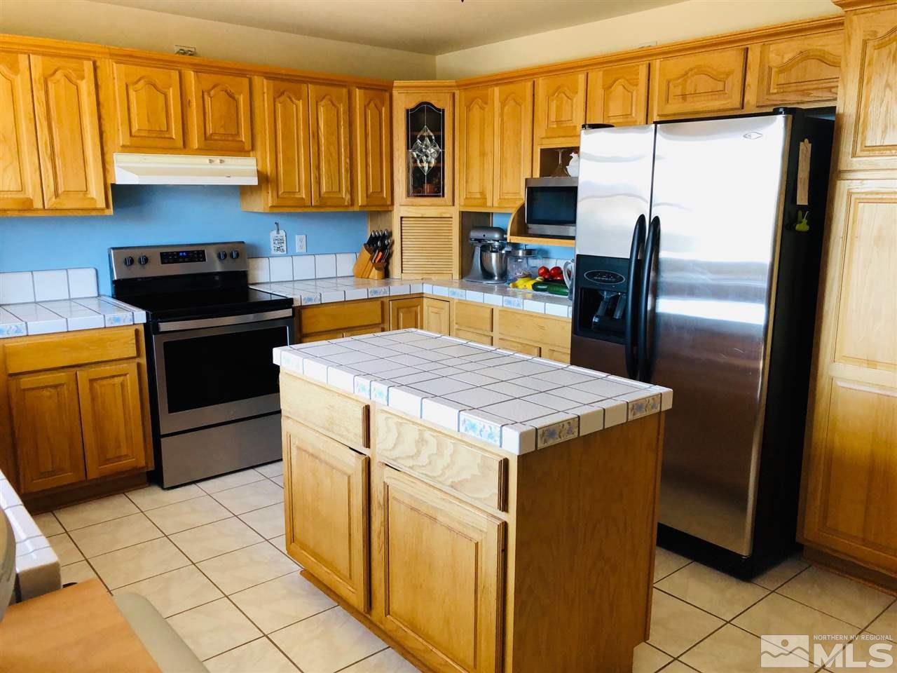 2640 Castle Peak Road Reno, NV 89521 - Photo 7 of 25 a kitchen with a sink appliances and cabinets
