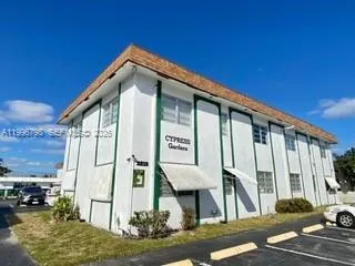 $1,500 | 2219 Polk Street, Unit 1B, Hollywood, FL 33020