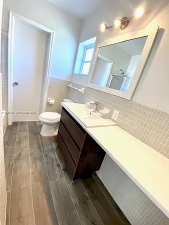 $1,500 | 2219 Polk Street, Unit 1B, Hollywood, FL 33020