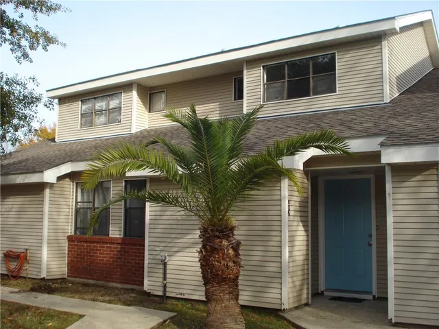 $157,000 | 406 Cedarwood Drive, Unit 406, Mandeville, LA 70471