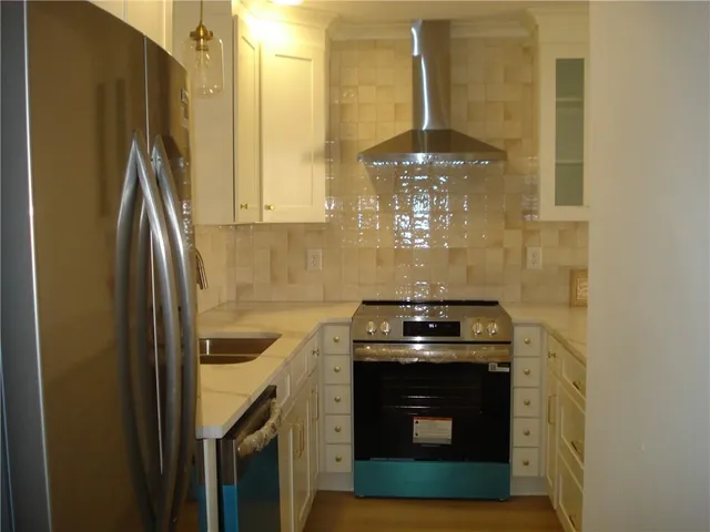 $157,000 | 406 Cedarwood Drive, Unit 406, Mandeville, LA 70471