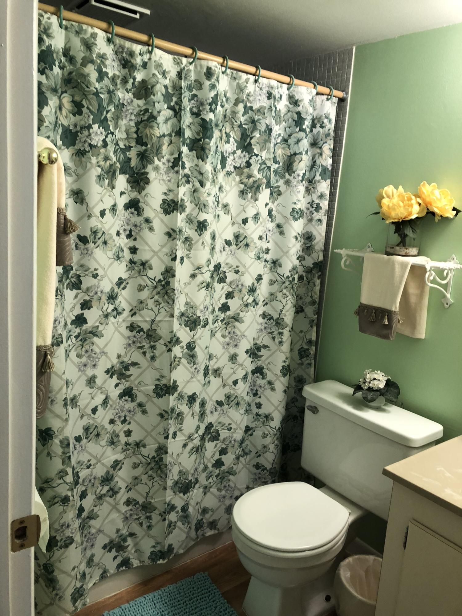 1605 Us Highway, Unit 201V5 Jupiter, FL 33477 - Photo 20 of 28 Master Bath