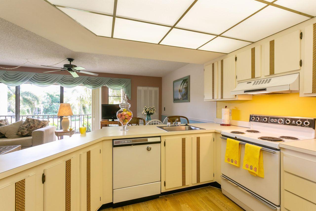 1605 Us Highway, Unit 201V5 Jupiter, FL 33477 - Photo 10 of 28 Kitchen