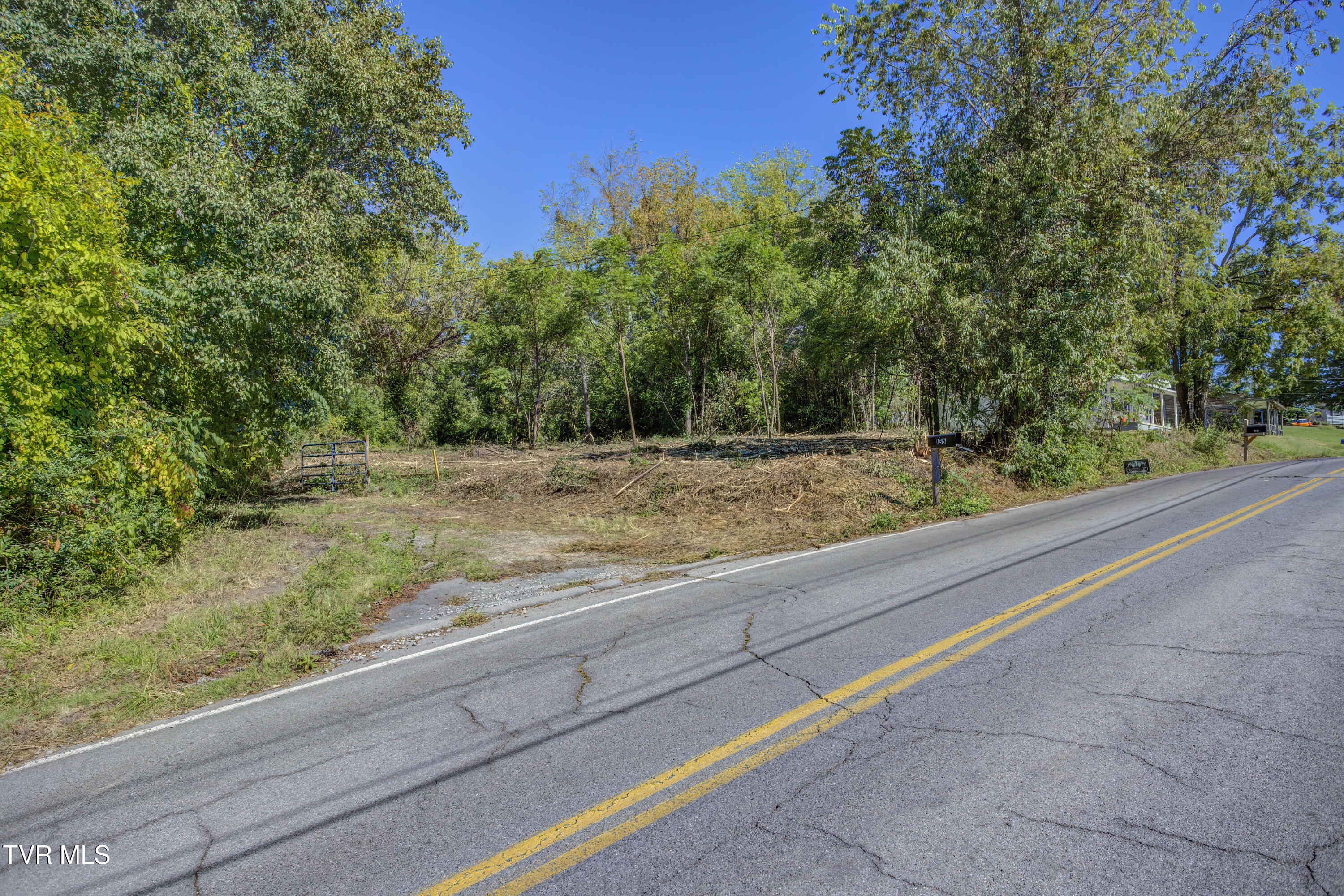 205 Valley Pike Road Bristol, TN 37620 - Photo 3 of 25 205 and 213 Valley Pike Rd (19)