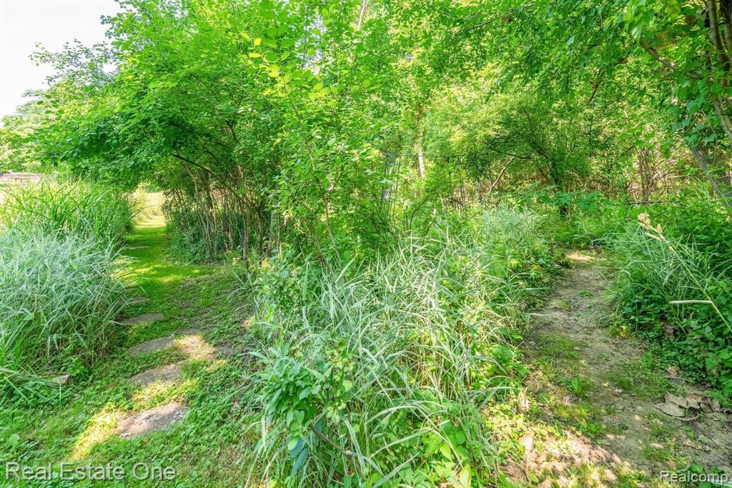 26393 Power Road Farmington Hills, MI 48334 - Photo 12 of 37