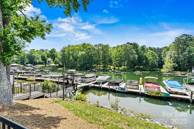 $465,000 | 6859 Lakecrest Court, Denver, NC 28037