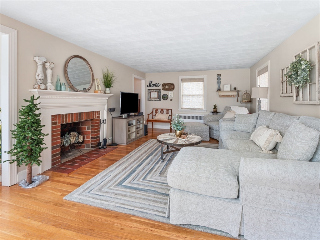 805 Farm Road Marlborough, MA 01752 - Photo 7 of 42 Gallery Image 7