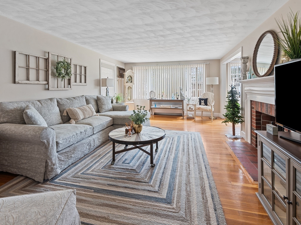 805 Farm Road Marlborough, MA 01752 - Photo 8 of 42 Gallery Image 8