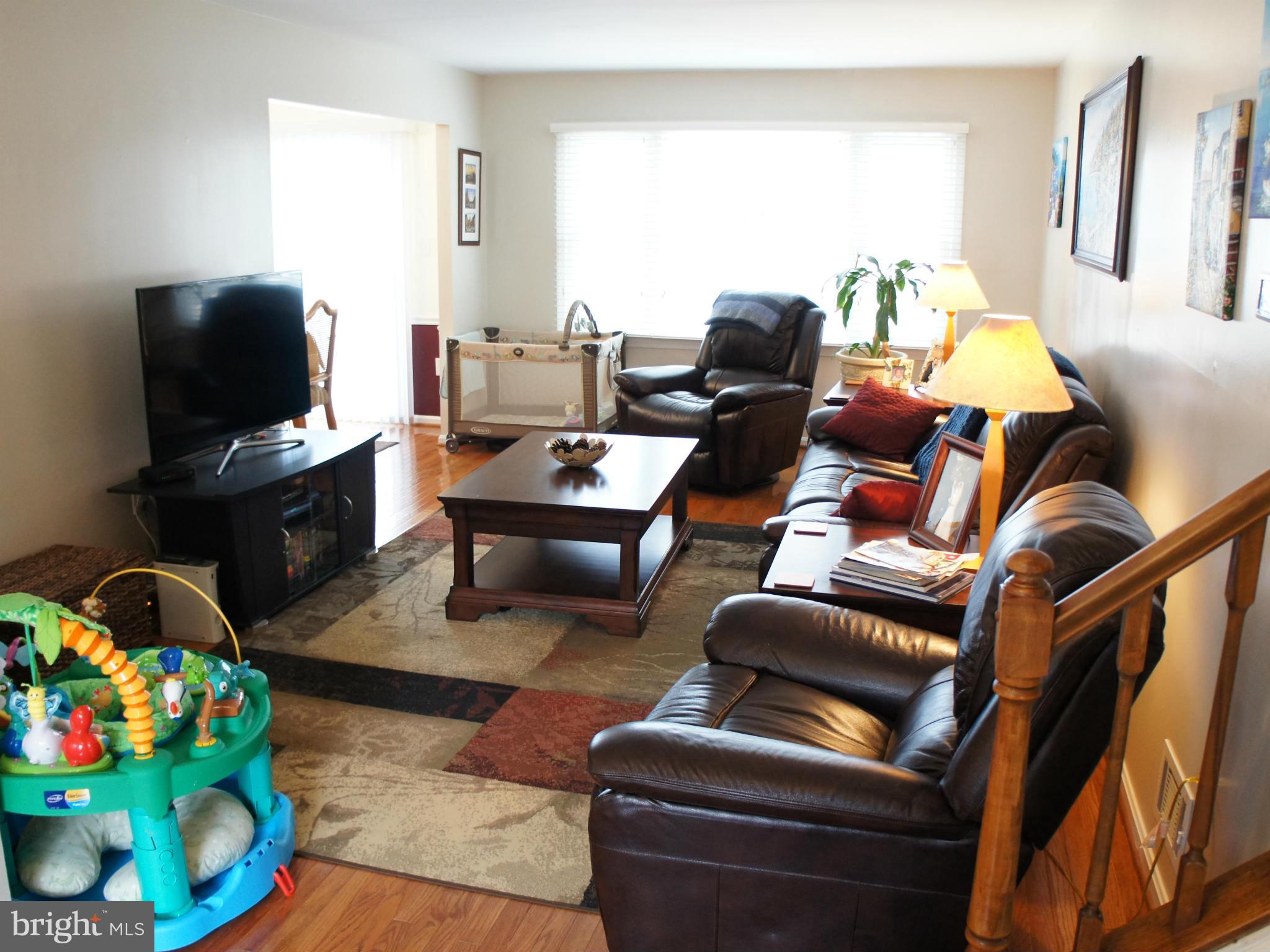 7912 Laural Valley Way Springfield, VA 22153 - Photo 3 of 30 Living Room