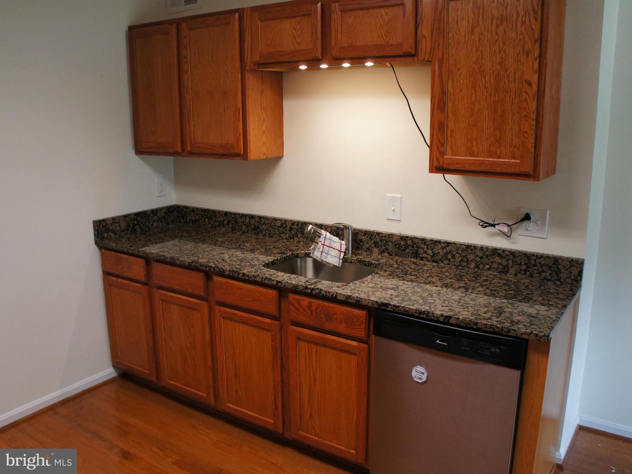 7912 Laural Valley Way Springfield, VA 22153 - Photo 6 of 30 Kitchen