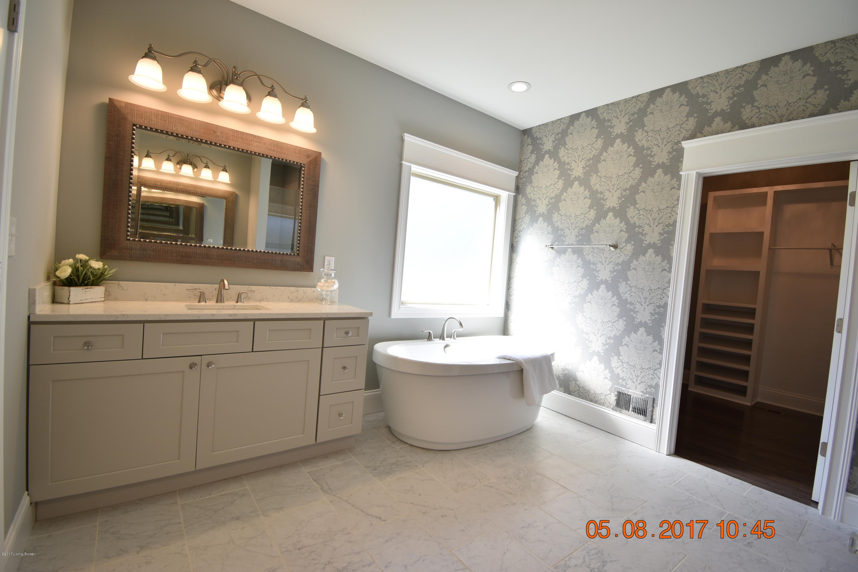 7811 Spring Farm Pointe Place Prospect, KY 40059 - Photo 23 of 45 Master bath