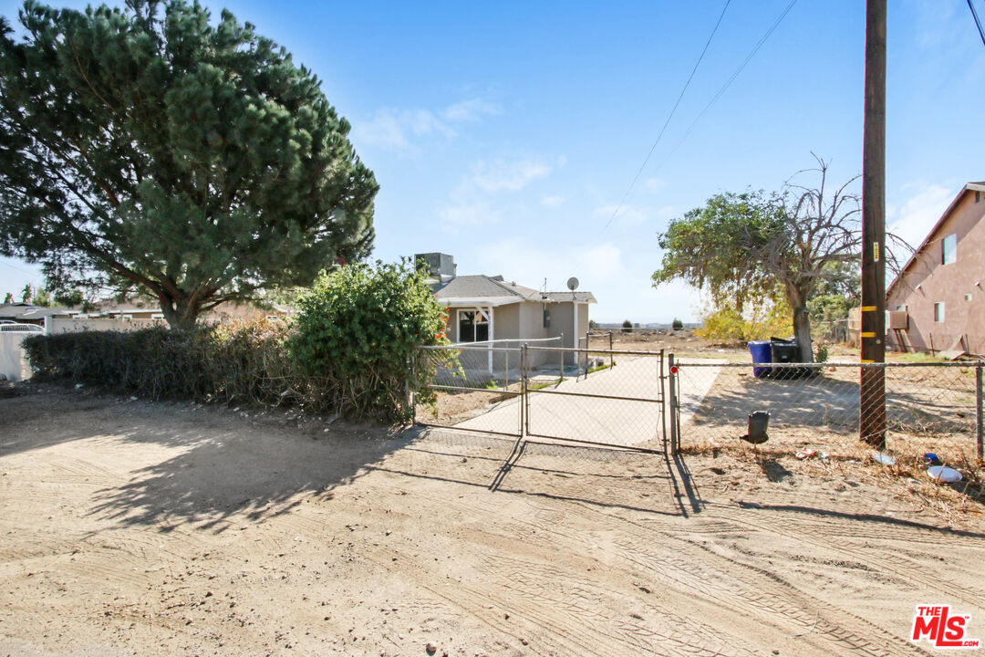 18217 Bohnert Avenue Rialto, CA 92377 - Photo 3 of 13 Gallery Image 3