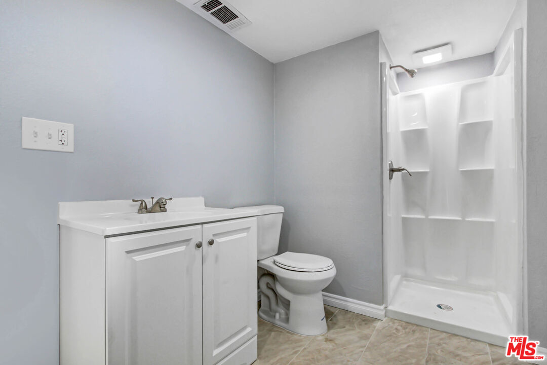 18217 Bohnert Avenue Rialto, CA 92377 - Photo 8 of 13 Gallery Image 8