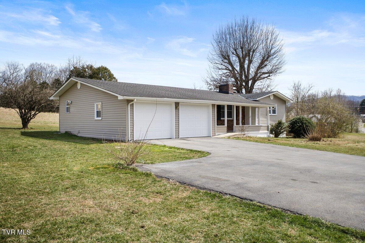 767 Powder Branch Road Elizabethton, TN 37643 - Photo 2 of 36 128A4614