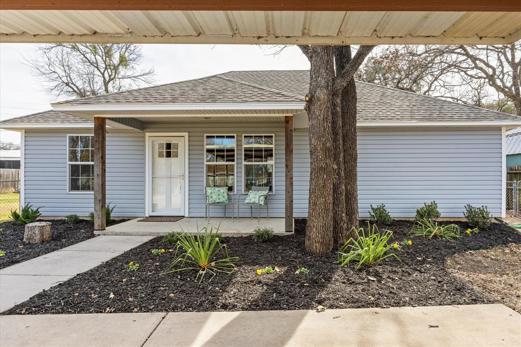 1813 Pioneer Road Granbury, TX 76049 - Photo 2 of 27