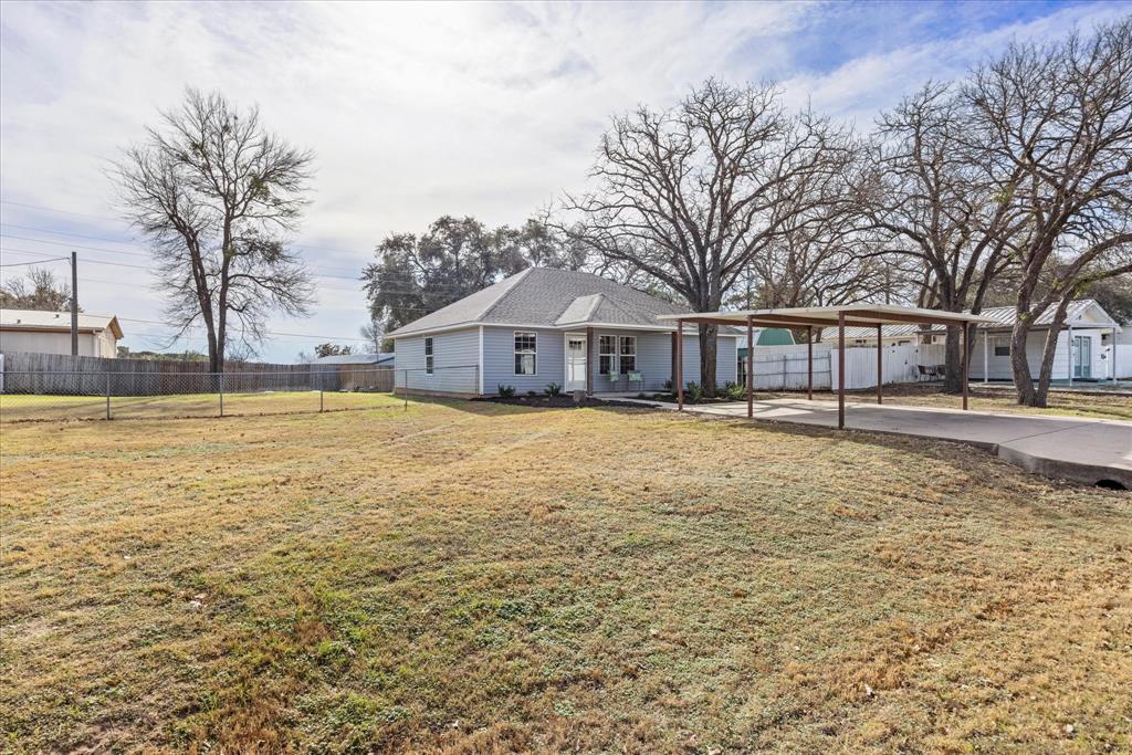 1813 Pioneer Road Granbury, TX 76049 - Photo 4 of 27