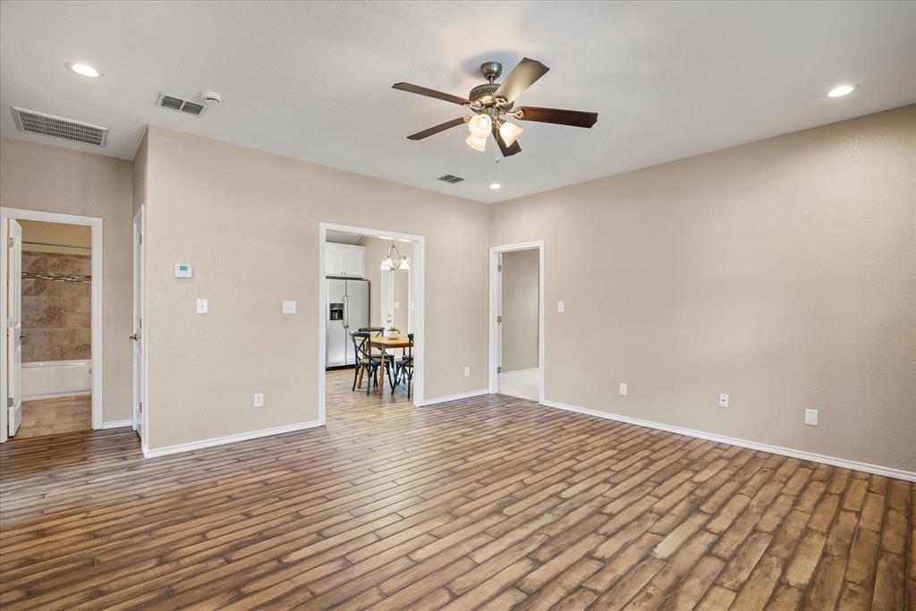 1813 Pioneer Road Granbury, TX 76049 - Photo 7 of 27