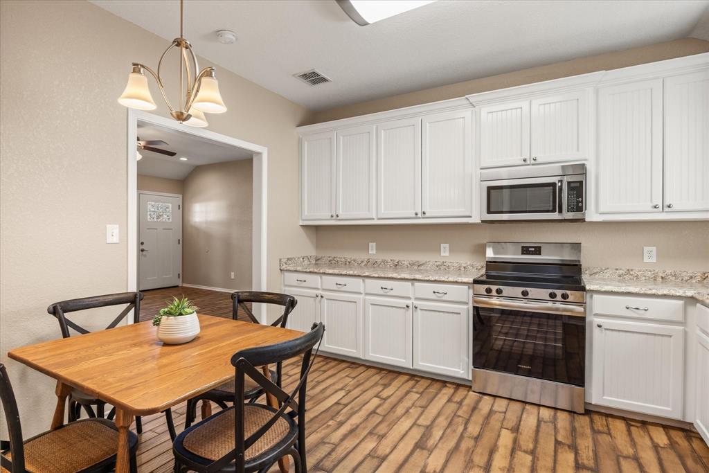 1813 Pioneer Road Granbury, TX 76049 - Photo 10 of 27