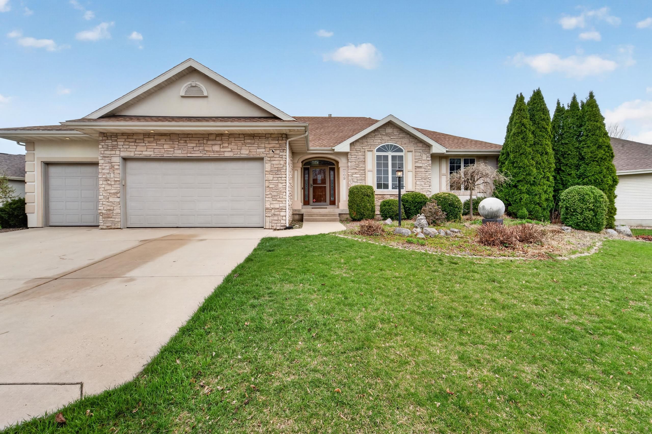 609 South Meadowbrook Lane Waunakee, WI 53597 - Photo 1 of 1