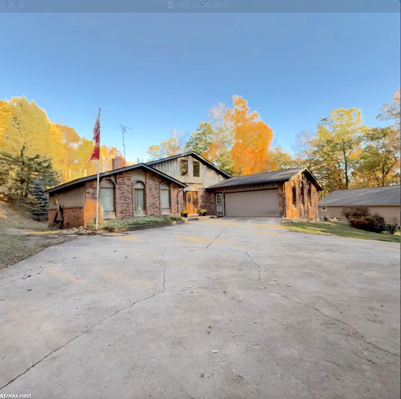 1185 Barr Road Oxford, MI 48370 - Photo 1 of 35 50193060-973a50f3-ca45-4fba-aa64-30247ab500dc.JPG