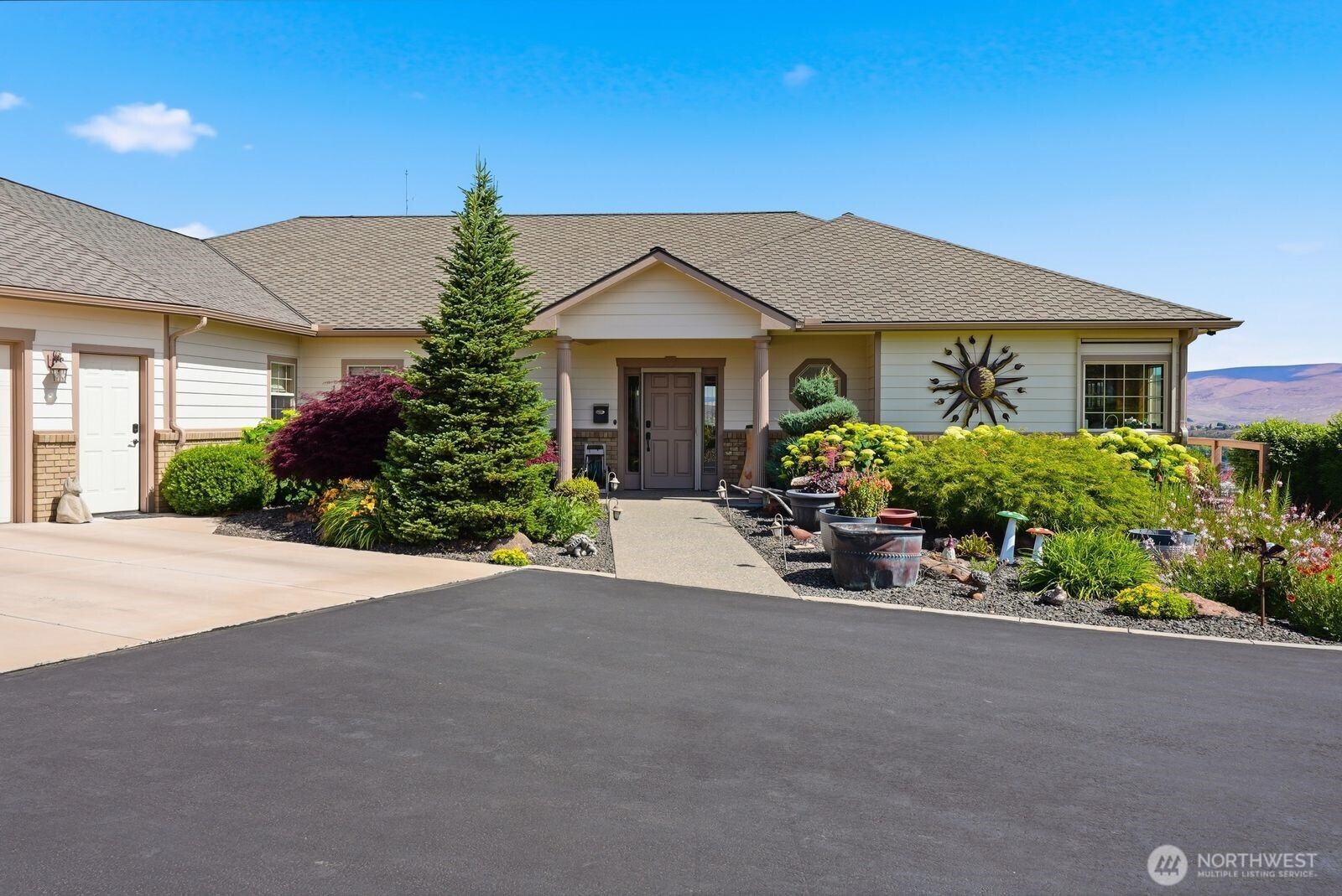 332 Marisa Hill Road Selah, WA 98942 - Photo 3 of 40