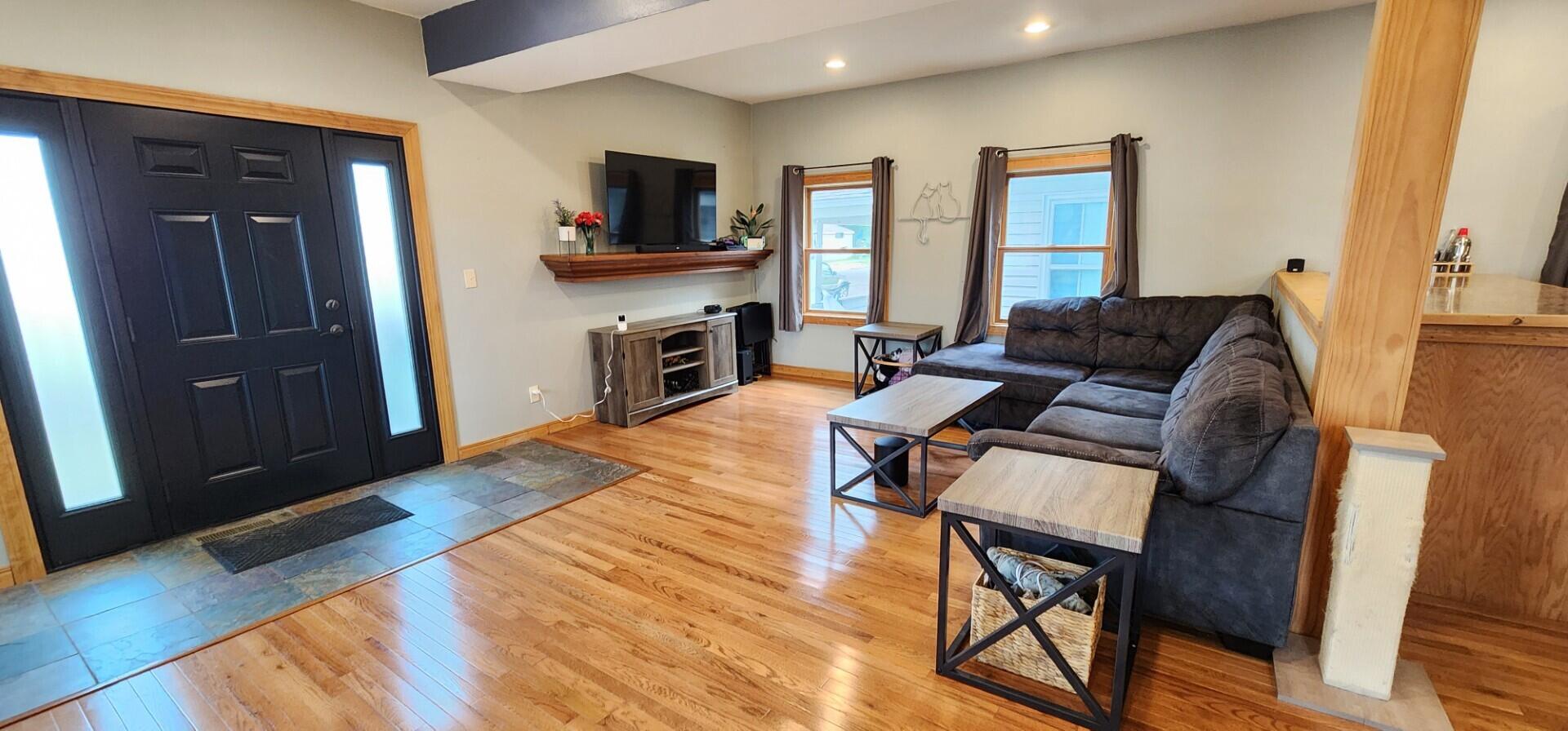 351 Chatfield Street Winona, MN 55987 - Photo 7 of 26 Living Room