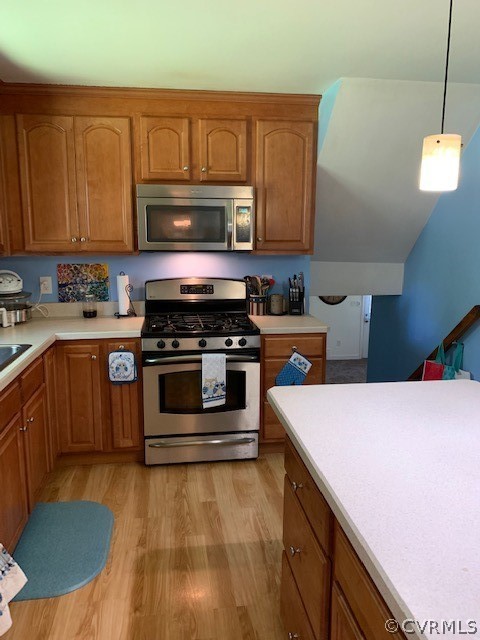 300 Chasnell Road North Chesterfield, VA 23236 - Photo 8 of 25 Kitchen with view towards family room stairway.