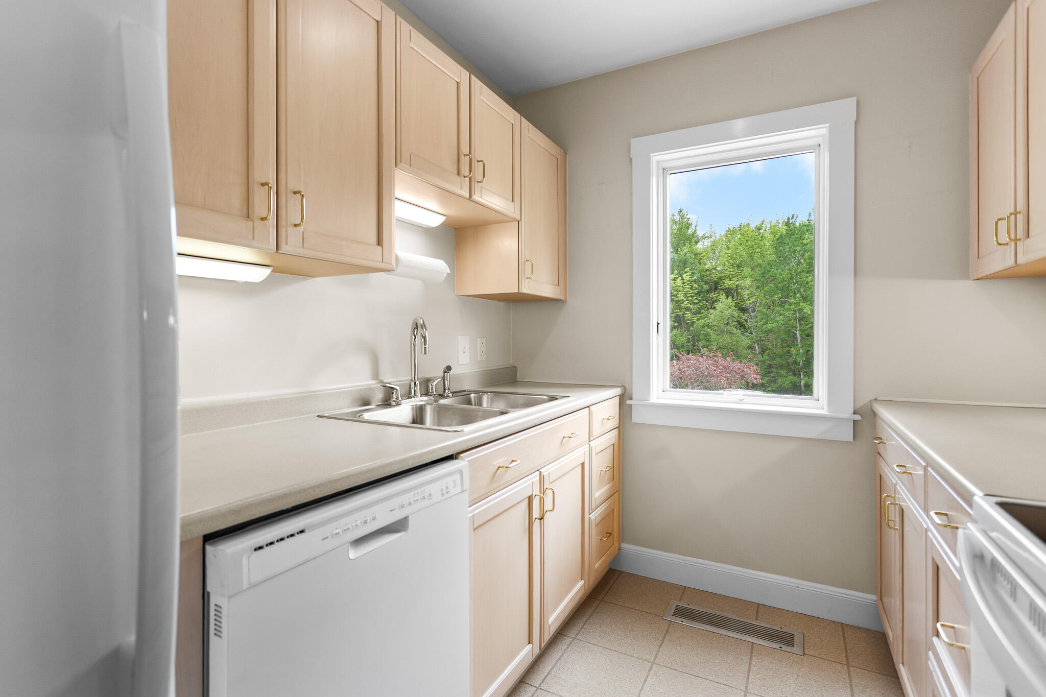 20 Springbrook Drive, Unit C Belfast, ME 04915 - Photo 13 of 40 Kitchen