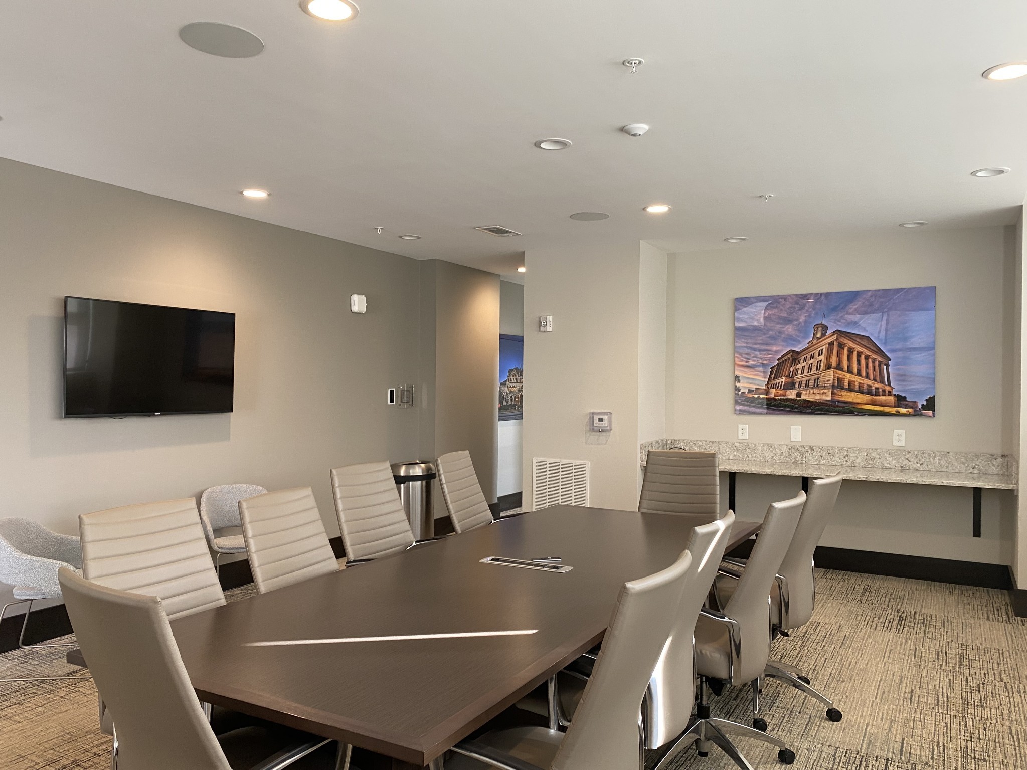 20 Rutledge Street, Unit 406 Nashville, TN 37210 - Photo 47 of 75 a dining room with a table and chairs